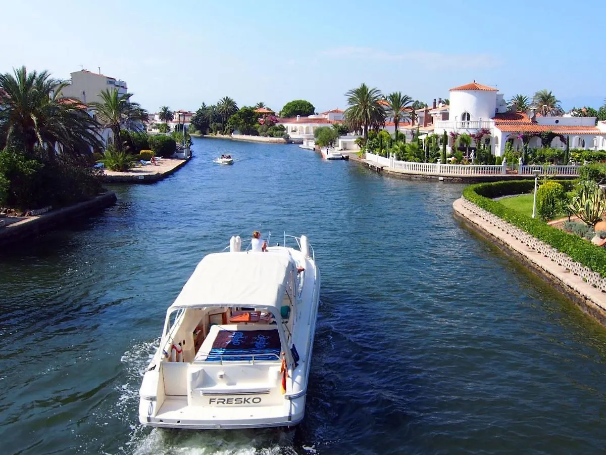 Holiday Home Porto Fino 33-35C Empuriabrava Spain